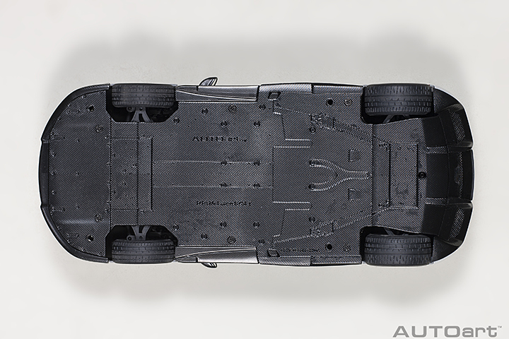 76046 1/18 McLAREN 675LT (SILICA WHITE)