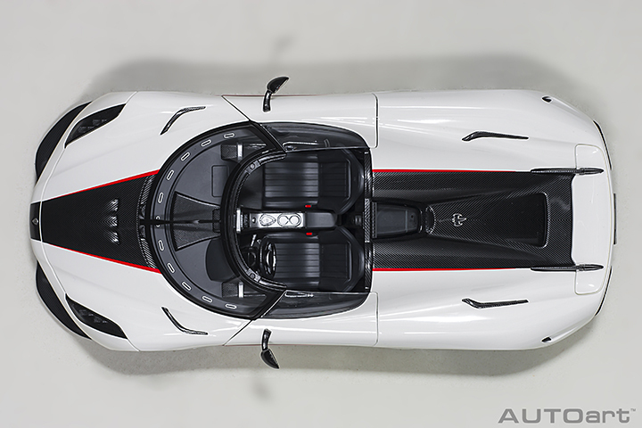 79027 1/18 KOENIGSEGG REGERA (WHITE/BLACK CARBON/RED ACCENTS)