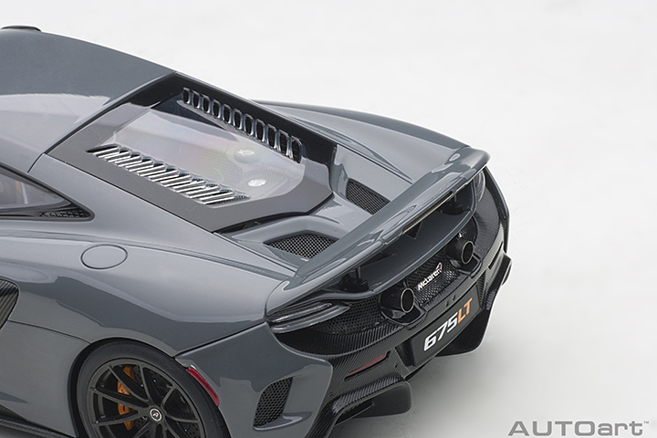 76047 1/18 McLAREN 675LT (CHICANE GREY)