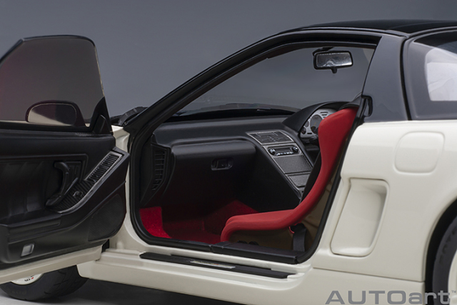 73215 1/18 HONDA NSX-R (NA2)(CHAMPIONSHIP WHITE/BLACK CARBON FIBER VERSION)