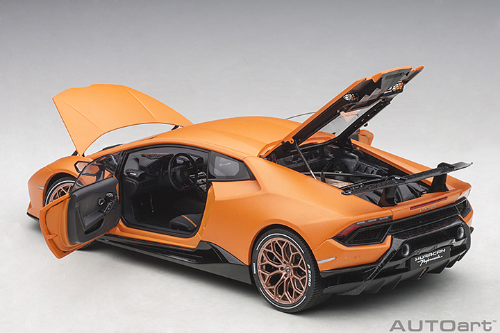 79152 1/18 LAMBORGHINI HURACAN PERFORMANTE (ARANCIO ANTHAEUS/MATT ORANGE)