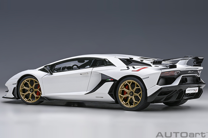 79217 1/18 LAMBORGHINI AVENTADOR SVJ (BIANCO ASOPO/PEARL WHITE)