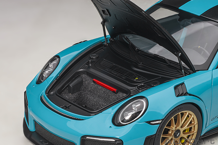 78175 1/18 Porsche 911 (991.2) GT2 RS Weissach Package (Miami Blue)