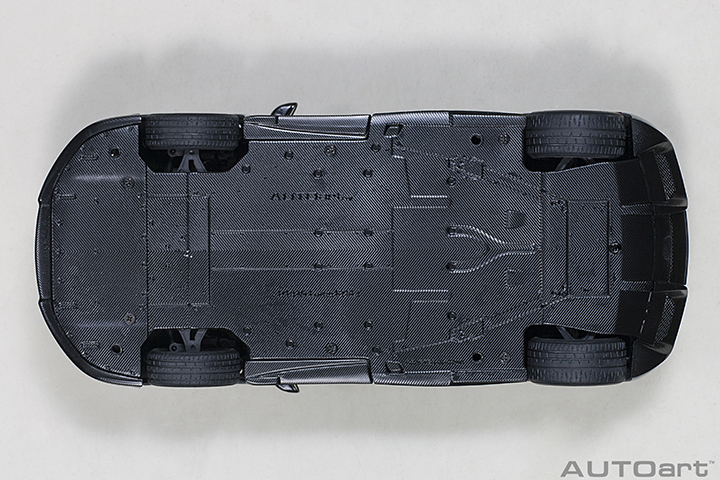 76047 1/18 McLAREN 675LT (CHICANE GREY)