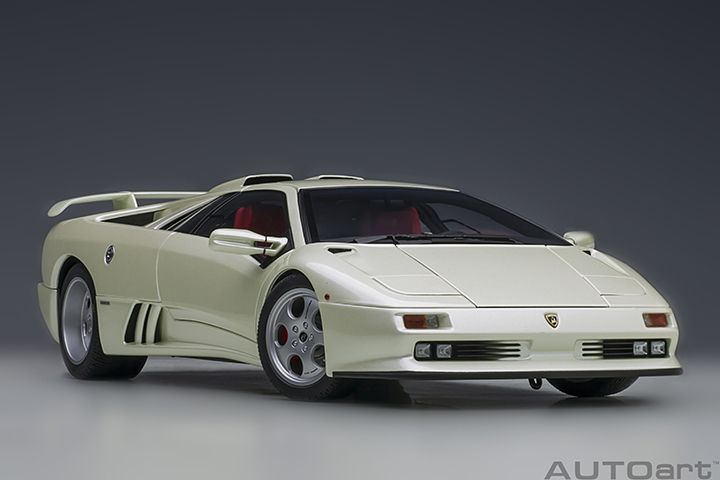 79141 1/18 LAMBORGHINI DIABLO SE30 JOTA (BALLON WHITE/PEARL WHITE)