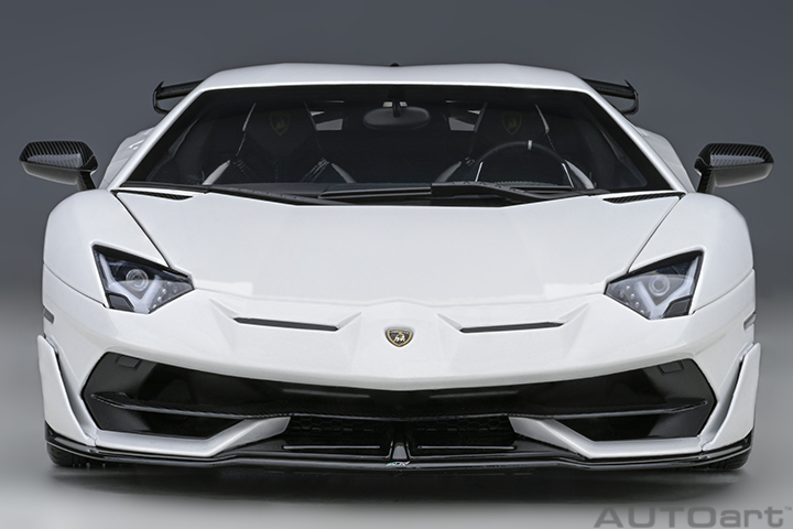 79217 1/18 LAMBORGHINI AVENTADOR SVJ (BIANCO ASOPO/PEARL WHITE)