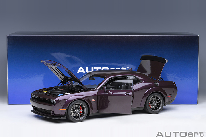 71771 1/18 DODGE CHALLENGER R/T SCAT PACK WIDEBODY 2022 (HELLRAISIN)