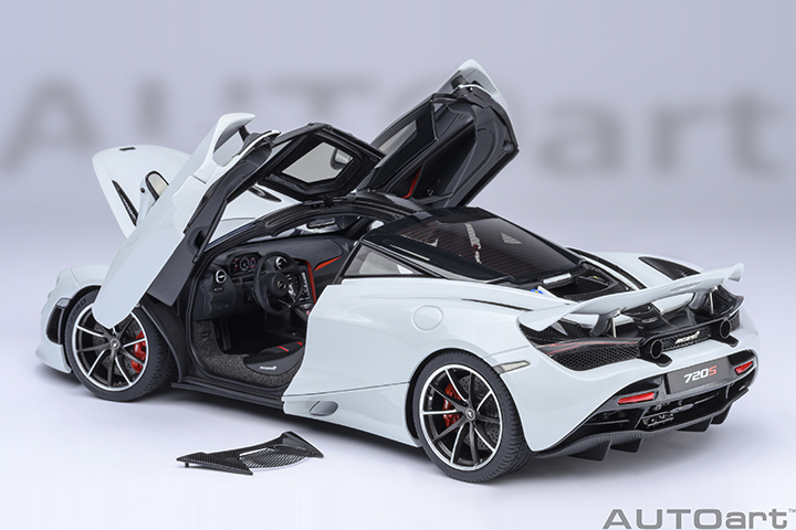 76069 1/18 McLAREN 720S (SILICA WHITE)