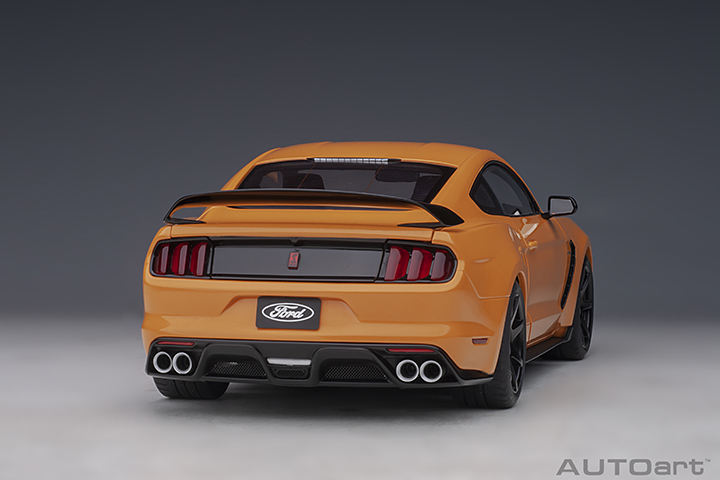 72929  1/18 FORD SHELBY GT-350R  (FURY ORANGE)