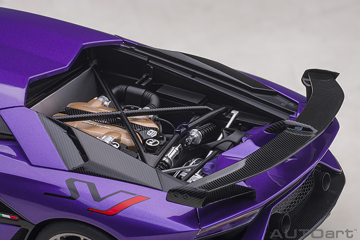 79179 1/18 LAMBORGHINI AVENTADOR SVJ  (VIOLA PASIFAE/PEARL PURPLE)