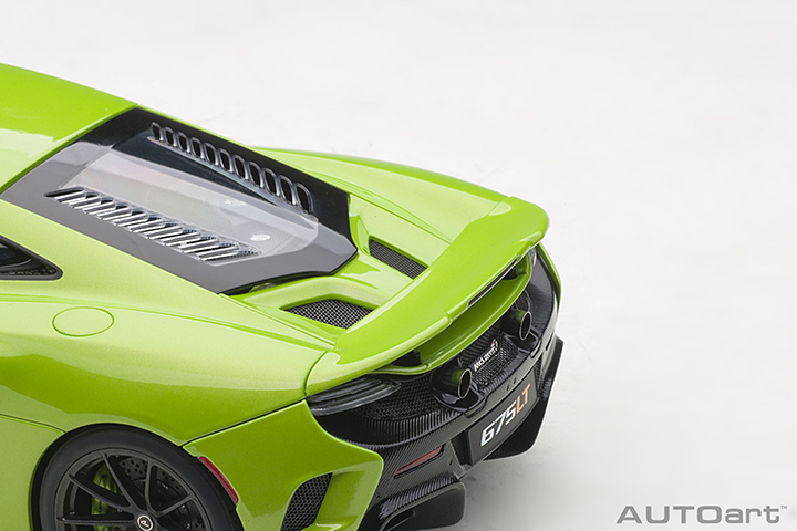 76049 1/18 McLAREN 675LT (NAPIER GREEN)