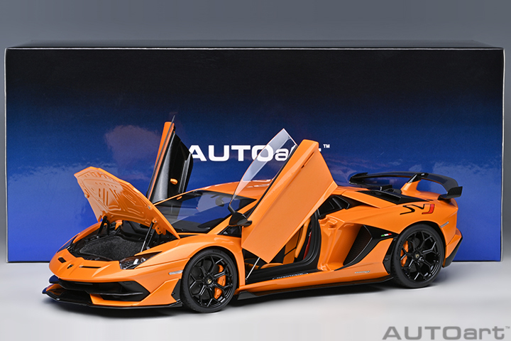 79218 1/18 LAMBORGHINI AVENTADOR SVJ (ARANCIO ATLAS/PEARL ORANGE)