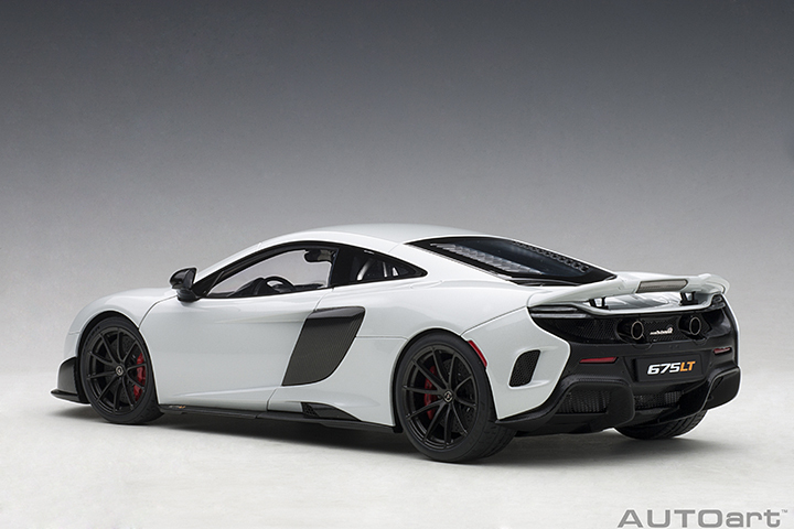 76046 1/18 McLAREN 675LT (SILICA WHITE)