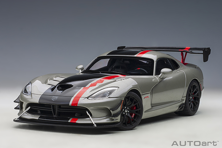 71733 1/18 DODGE VIPER ACR 2017 (BILLET SILVER METALLIC W/ BLACK STRIPES)