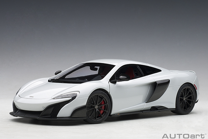 76046 1/18 McLAREN 675LT (SILICA WHITE)