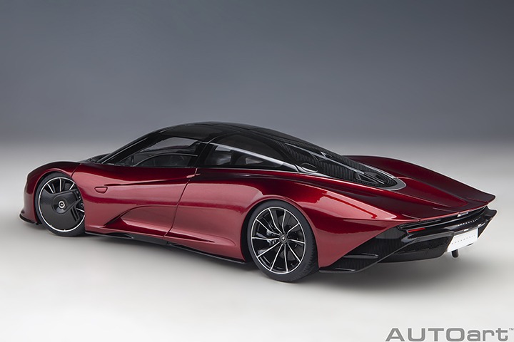 76087 1/18 McLAREN SPEEDTAIL (VOLCANO RED)