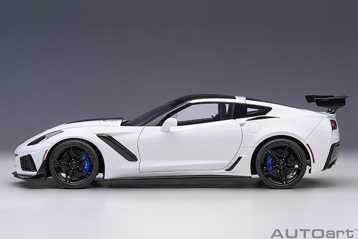 71270 1/18 CHEVROLET CORVETTE C7 ZR1 (ARCTIC WHITE)