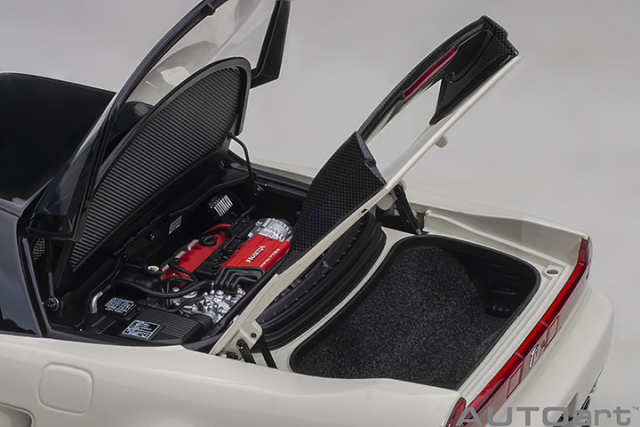 73215 1/18 HONDA NSX-R (NA2)(CHAMPIONSHIP WHITE/BLACK CARBON FIBER VERSION)