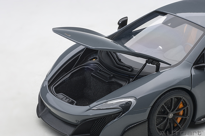 76047 1/18 McLAREN 675LT (CHICANE GREY)