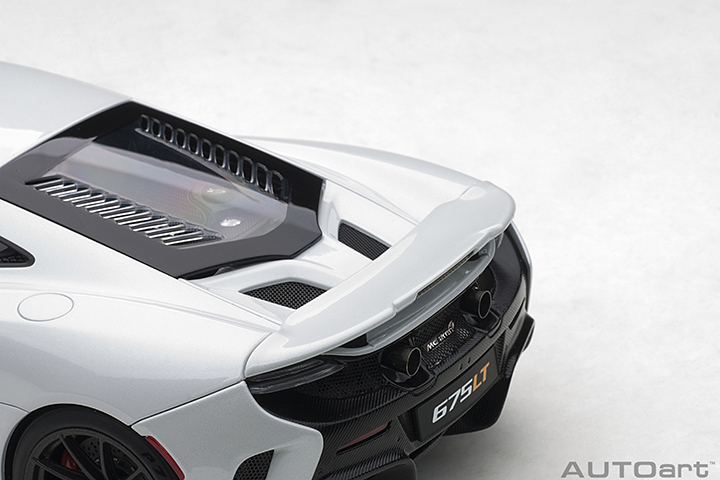 76046 1/18 McLAREN 675LT (SILICA WHITE)