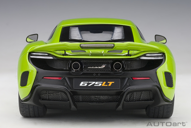 76049 1/18 McLAREN 675LT (NAPIER GREEN)