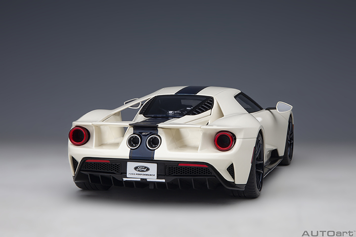 72926 1/18 FORD GT HERITAGE EDITION PROTOTYPE (WINBLEDON WHITE W/ ANTIMATTER BLUE)