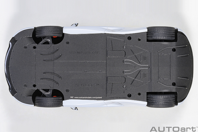 76069 1/18 McLAREN 720S (SILICA WHITE)