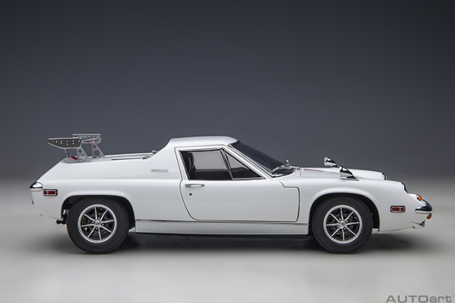 75396 1/18 LOTUS EUROPA SPECIAL "THE CIRCUIT WOLF"     - available in October