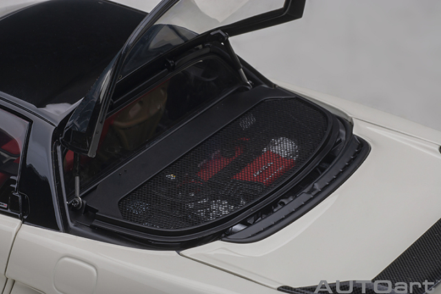 73215 1/18 HONDA NSX-R (NA2)(CHAMPIONSHIP WHITE/BLACK CARBON FIBER VERSION)