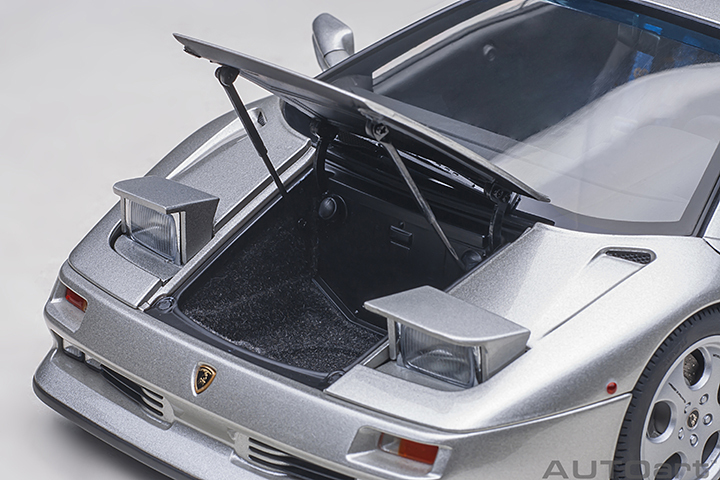 79143 1/18 LAMBORGHINI DIABLO SE30 JOTA (TITANIO/METALLIC SILVER)