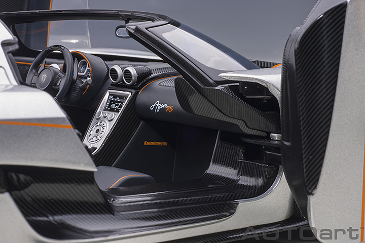 79024 1/18 KOENIGSEGG AGERA RS (MOON SILVER/CARBON BLACK/ORANGE ACCENTS)