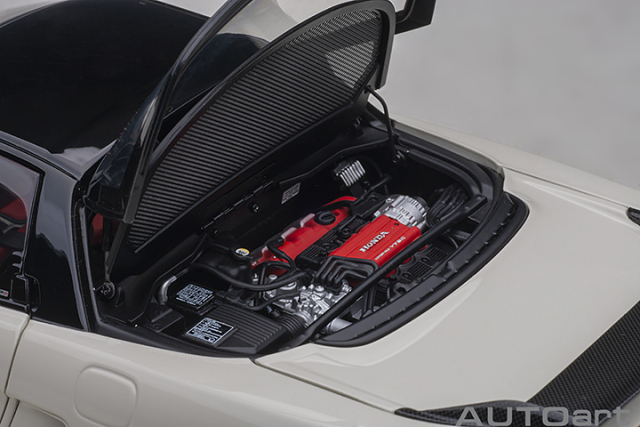 73215 1/18 HONDA NSX-R (NA2)(CHAMPIONSHIP WHITE/BLACK CARBON FIBER VERSION)