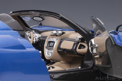 78286 1/18 PAGANI HUAYRA ROADSTER (BLU TRICOLORE CARBON FIBER)
