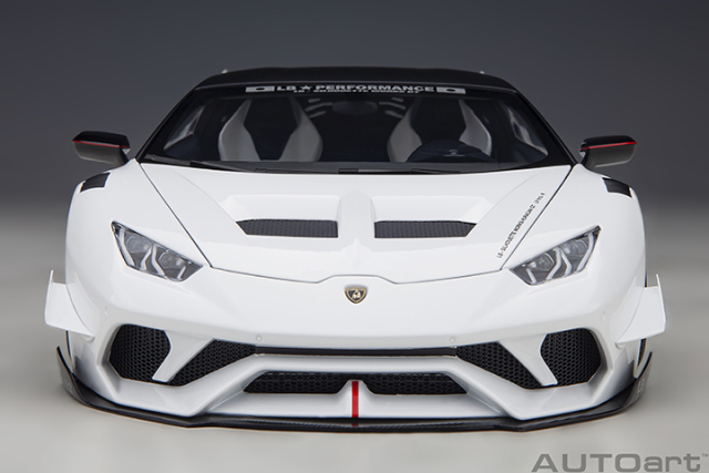 79125 1/18 LIBERTY WALK LB SILHOUETTE WORKS HURACAN GT (WHITE)