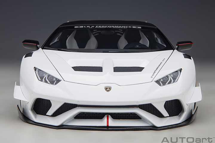 79125 1/18 LIBERTY WALK LB SILHOUETTE WORKS HURACAN GT (WHITE)