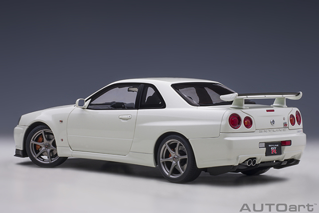 77406 1/18 NISSAN SKYLINE GT-R (R34) V-SPEC II (WHITE PEARL)