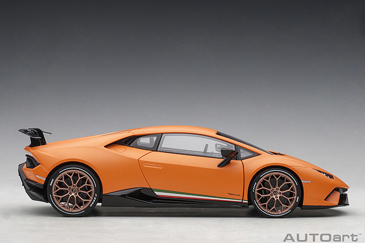 79152 1/18 LAMBORGHINI HURACAN PERFORMANTE (ARANCIO ANTHAEUS/MATT ORANGE)