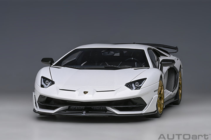 79217 1/18 LAMBORGHINI AVENTADOR SVJ (BIANCO ASOPO/PEARL WHITE)