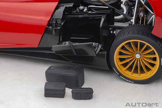 78287 1/18 PAGANI HUAYRA ROADSTER (ROSSO MONZA/RED)