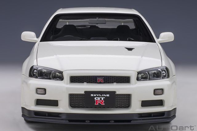 77406 1/18 NISSAN SKYLINE GT-R (R34) V-SPEC II (WHITE PEARL)