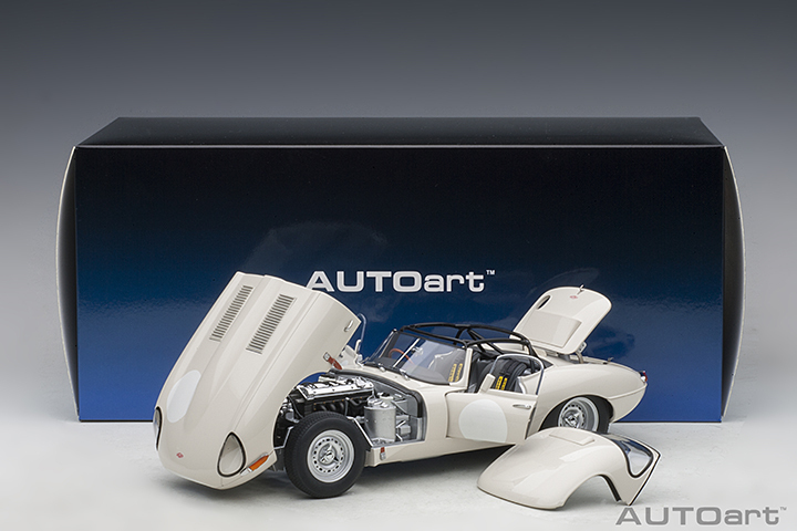 73649 1/18 JAGUAR LIGHTWEIGHT E-TYPE (WHITE)