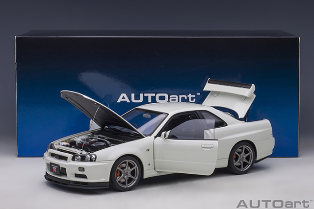77406 1/18 NISSAN SKYLINE GT-R (R34) V-SPEC II (WHITE PEARL)