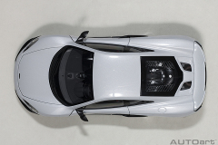 76046 1/18 McLAREN 675LT (SILICA WHITE)