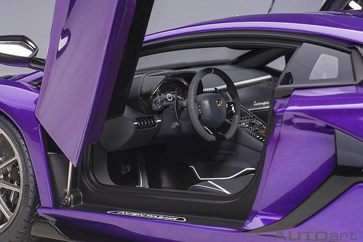 79179 1/18 LAMBORGHINI AVENTADOR SVJ  (VIOLA PASIFAE/PEARL PURPLE)