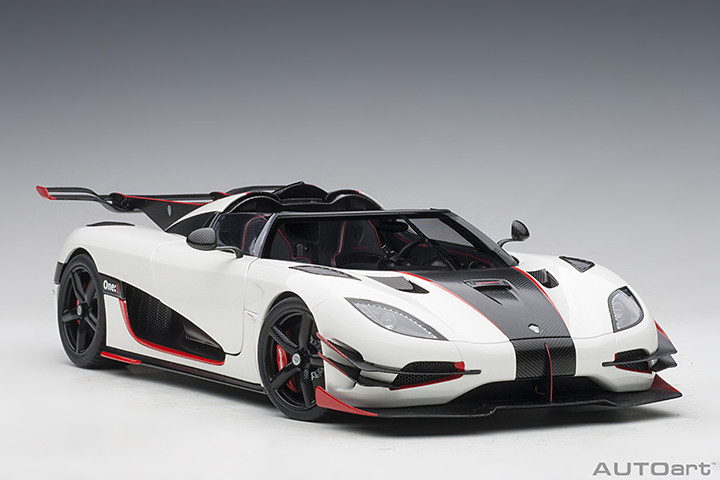 79016 1/18 KOENIGSEGG ONE : 1 (PEBBLE WHITE/CARBON BLACK /RED ACCENTS)