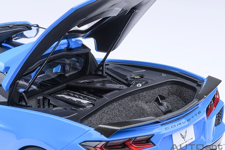 71281 1/18 CHEVROLET CORVETTE C8 STINGRAY Z51 (RAPID BLUE)