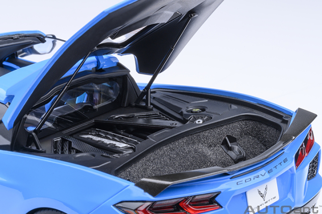 71281 1/18 CHEVROLET CORVETTE C8 STINGRAY Z51 (RAPID BLUE)