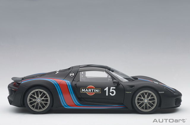 77929  1/18 PORSCHE 918 SPYDER WEISSACH PACKAGE (BLACK/MARTINI LIVERY)