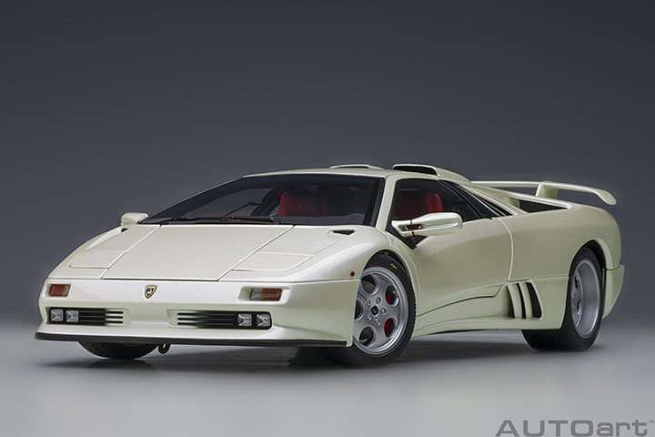 79141 1/18 LAMBORGHINI DIABLO SE30 JOTA (BALLON WHITE/PEARL WHITE)