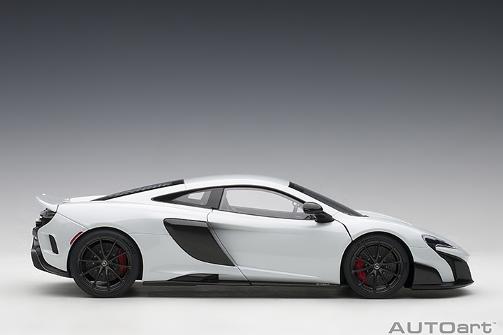 76046 1/18 McLAREN 675LT (SILICA WHITE)